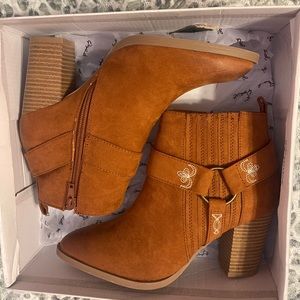 NWT Qupid Over Ankle Boots